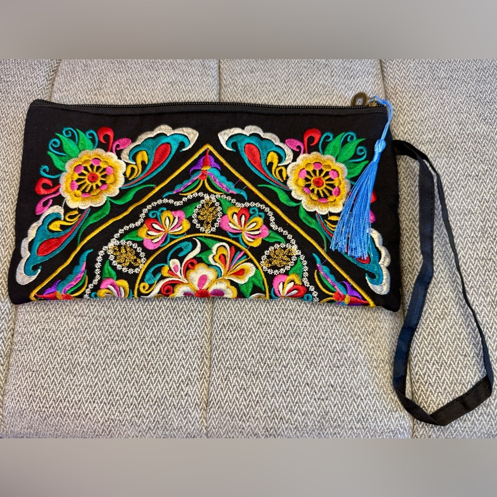 Floral Embroidered Black Wristlet/Clutch - Picture 4 of 15